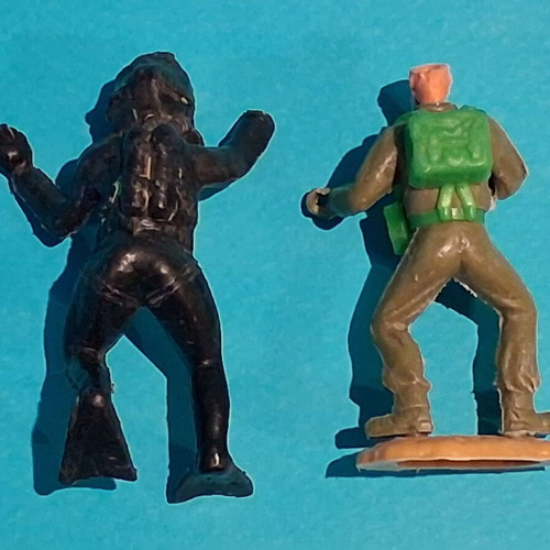Military figures used with wear, set of 2