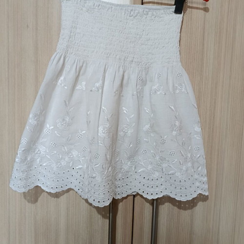 Strapless top with embroidery, like new, XS/S, white