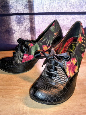 Irregular Choice shoes No. 39 vintage like new, black multicolor