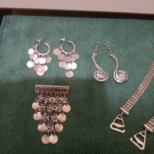 Stainless steel earrings, pin and straps like new, silver color