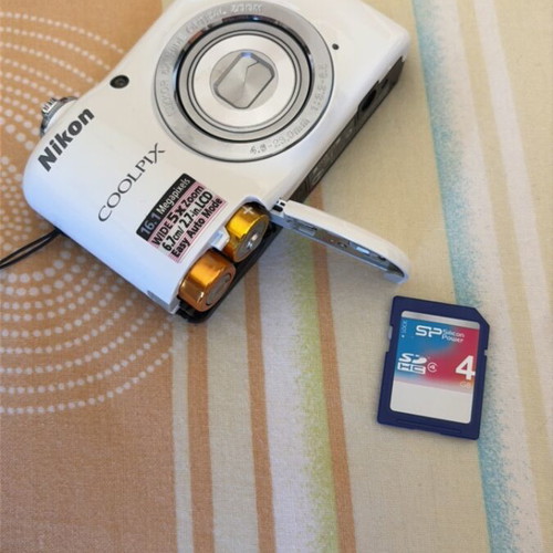 Nikon Coolpix L27 16.1MP Camera with 5x Zoom new