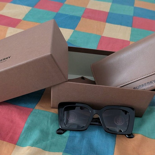 Burberry BE4344 Daisy 4036/8G sunglasses new, black