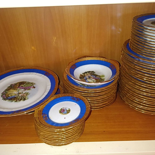 Limoges Royale dinnerware set 22 carat, new condition