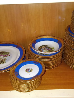 Limoges Royale dinnerware set 22 carat, new condition