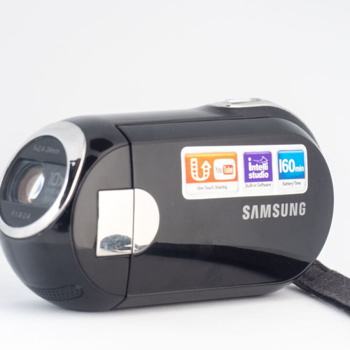 Samsung SMX-C10 vintage compact camcorder used with 10x optical zoom and 8GB SD card