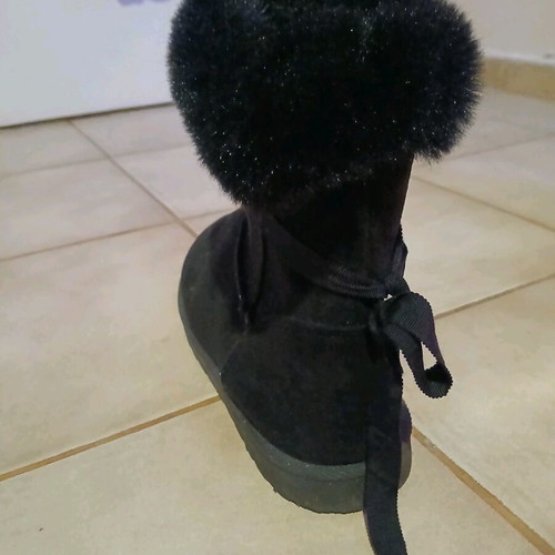 Boots new with fur lining, black, size 40