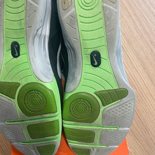 Nike athletic shoes used, size 38, black and yellow