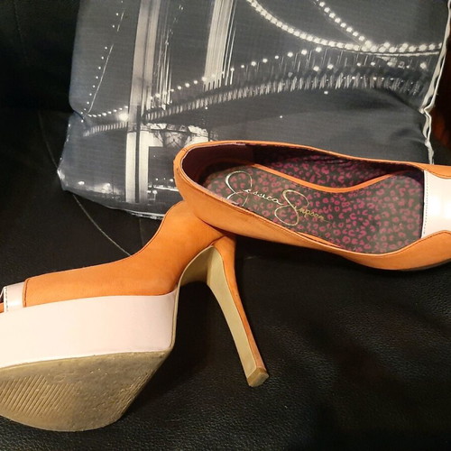 Jessica Simpson shoes peep toe sandals like new, size 38, multicolor orange