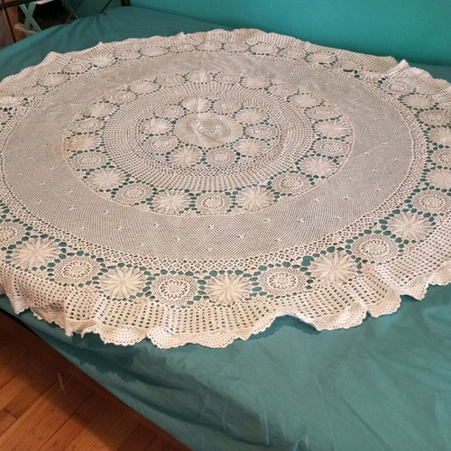 Handmade crochet round tablecloth 1.5 meter like new