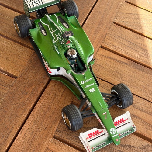 Jaguar R1 1:18 Hot Wheels model car like new