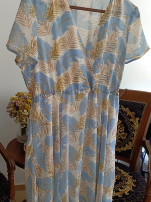 Tropical Summer Dress like new, size M, blue and gold palm print