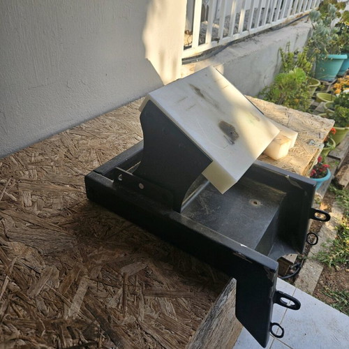Sliding auxiliary engine mount used for boat