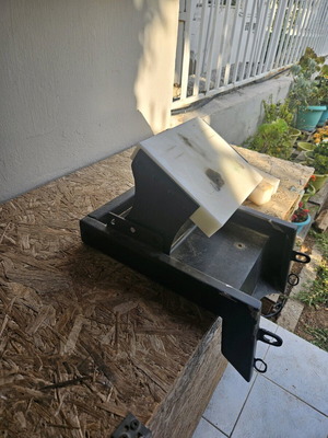 Sliding auxiliary engine mount used for boat