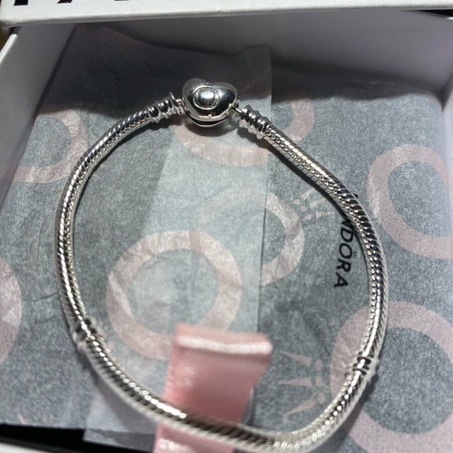 Pandora silver bracelet like new with heart clasp and snake chain 18 cm