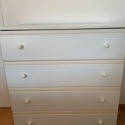 White chest of drawers used in excellent condition