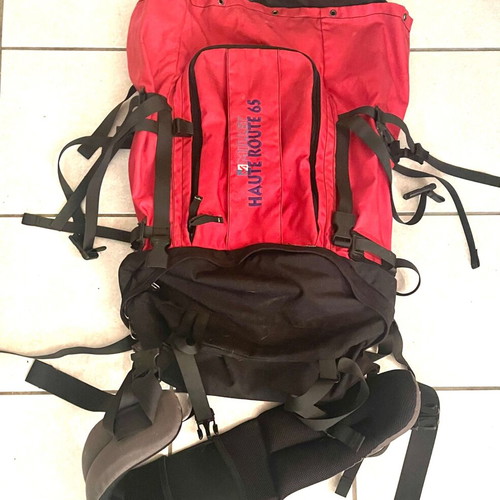 Backpack Millet 65 lt like new, functional European design