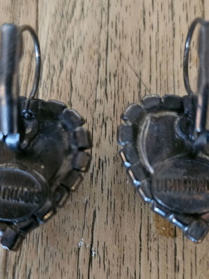 Earrings black hearts new