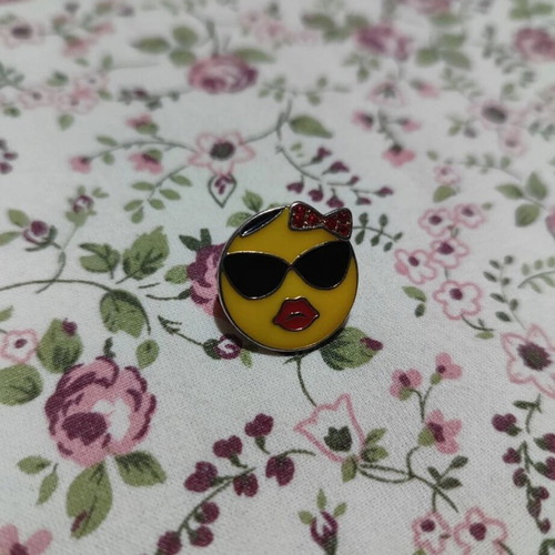 Pin new, yellow and gold color