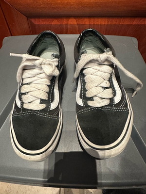 Παπούτσια Vans παιδικά μαύρα με λευκές ρίγες, νούμερο 35, σαν καινούργια