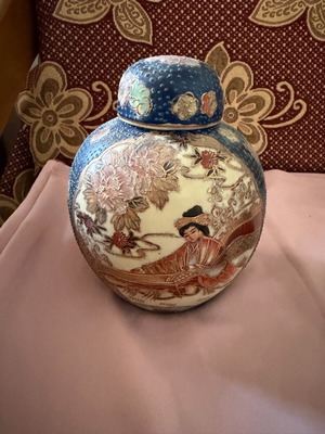 Satsuma set with vase, lid and candle holder like new