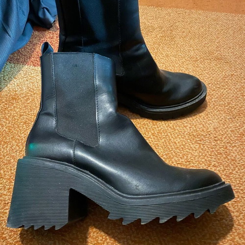 Stradivarius ankle boots size 38 like new, black with 8 cm heel