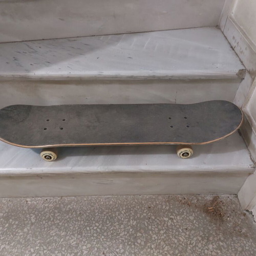 Skateboard TRICKS like new, ready to use