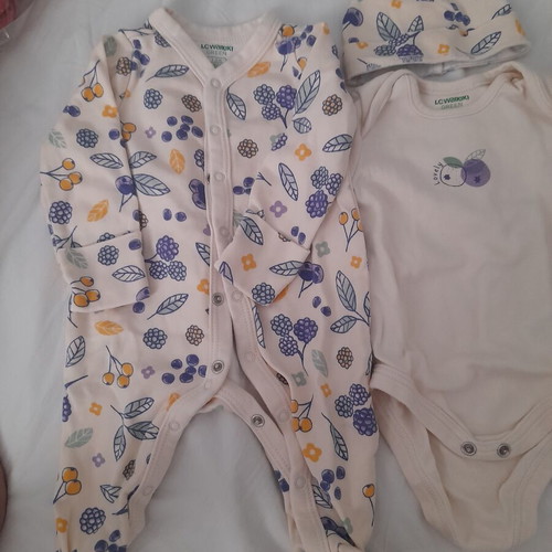 LC Waikiki baby clothing set like new, size 1-3 months
