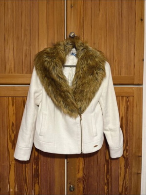 Cream coat new with removable fur Fracomina