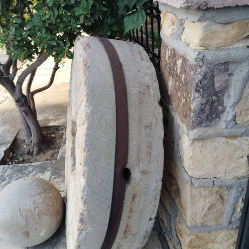 Millstone used large with single and double hoop