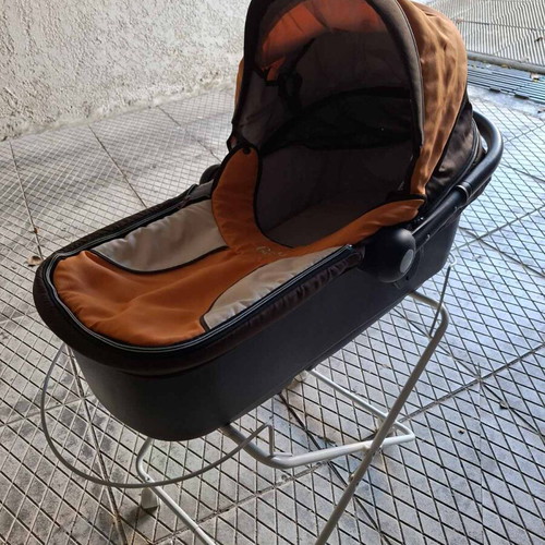 Baby bassinet used with stand