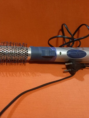 Electric brush used for straightening and curling with 2 heat settings