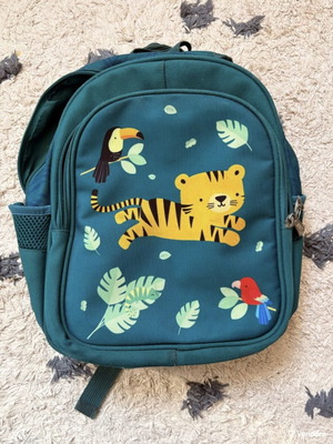 A Little Lovely Company backpack used with 13L insulated compartment Jungle