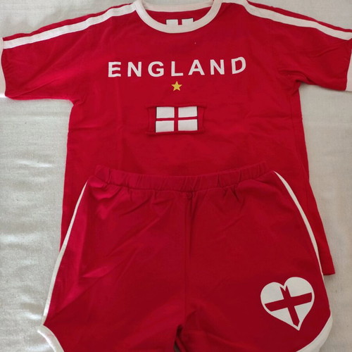 England kid's t-shirt and shorts set, size 4, like new