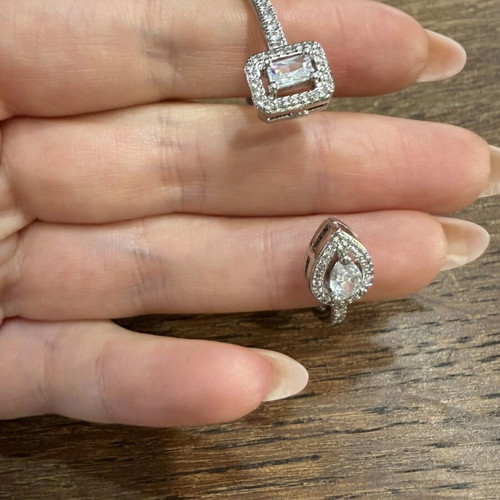 Bracelet thin steel with zirconium new, silver color