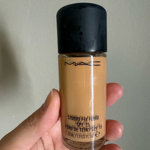 Mac Foundation Studiofix NC15 like new with SPF 15
