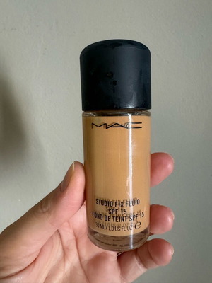 Mac Foundation Studiofix NC15 like new with SPF 15