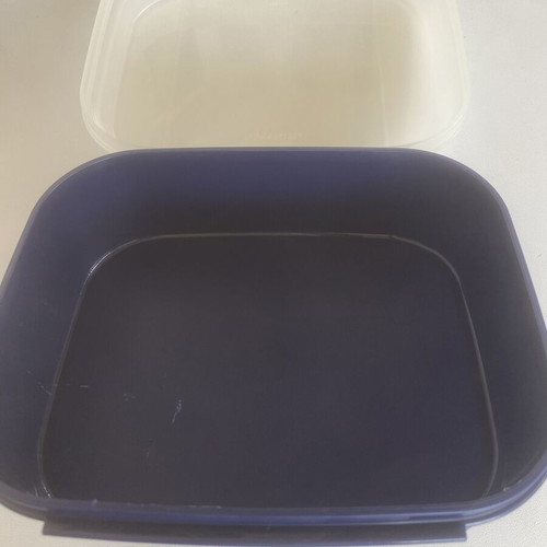 Tupperware square container used, 20x8 cm, airtight food storage