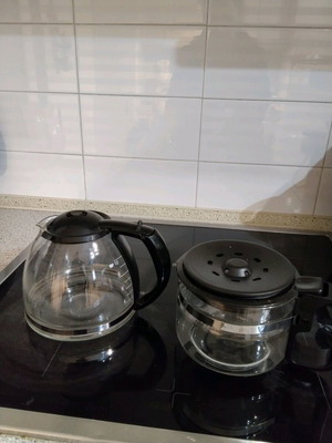 Two coffee maker carafes like new