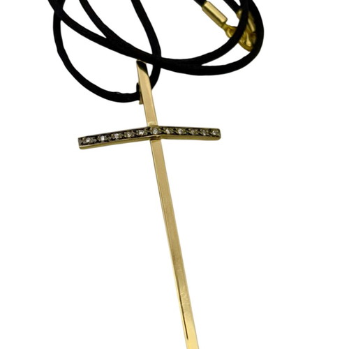18k cross with 11 diamonds new, handmade