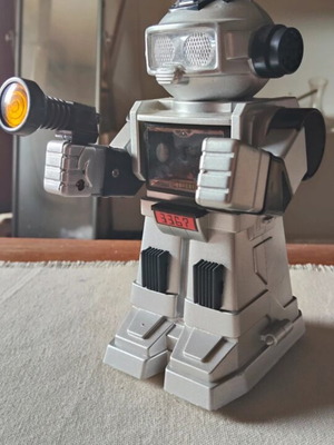 Vintage Dickie Toys Botoy Robot from 1980s like new, battery operated