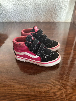 Vans μποτάκια για κορίτσι νούμερο 25,5 σαν καινούργια, μαύρο και ροζ