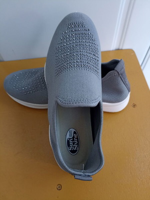 Sunshine Women's Casual Slip-On Shoes Size 40 Grey Like New