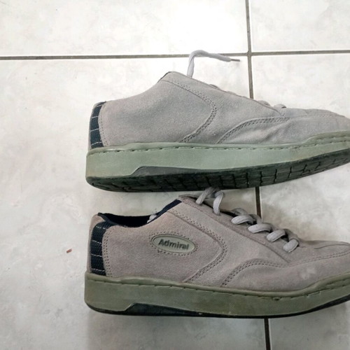 Admiral sneakers gray like new, size 43