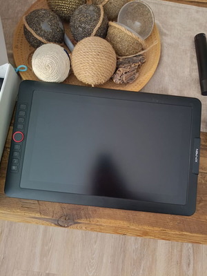 XP Pen Artist 15.6 Pro drawing tablet like new