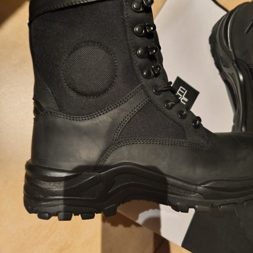 Black leather boots size 39