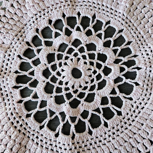 Crochet tablecloth like new, round 56 cm, handmade Swedish