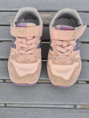 New Balance kids shoes size 28 used, pink sports