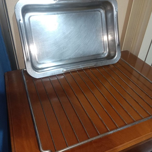 Delonghi electric countertop oven used with 2 trays and rack