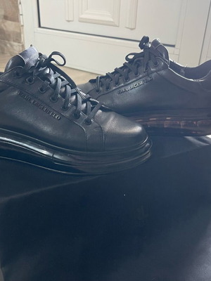 Karl Lagerfeld sneakers like new, size 43, black shoes