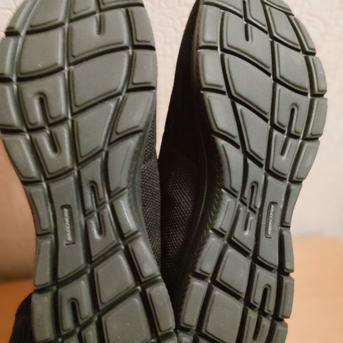 Skechers sports black sneakers new size 42